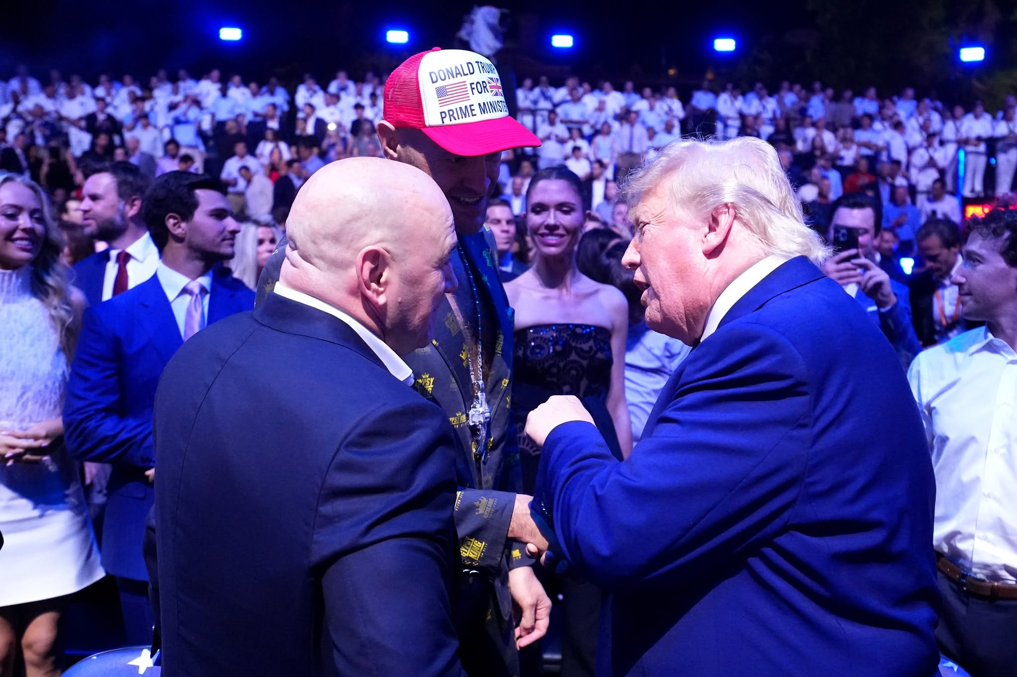 Tyson Fury dhe Dana White konfirmojnë njëzëri  Së shpejti do të japim një njoftim të madh